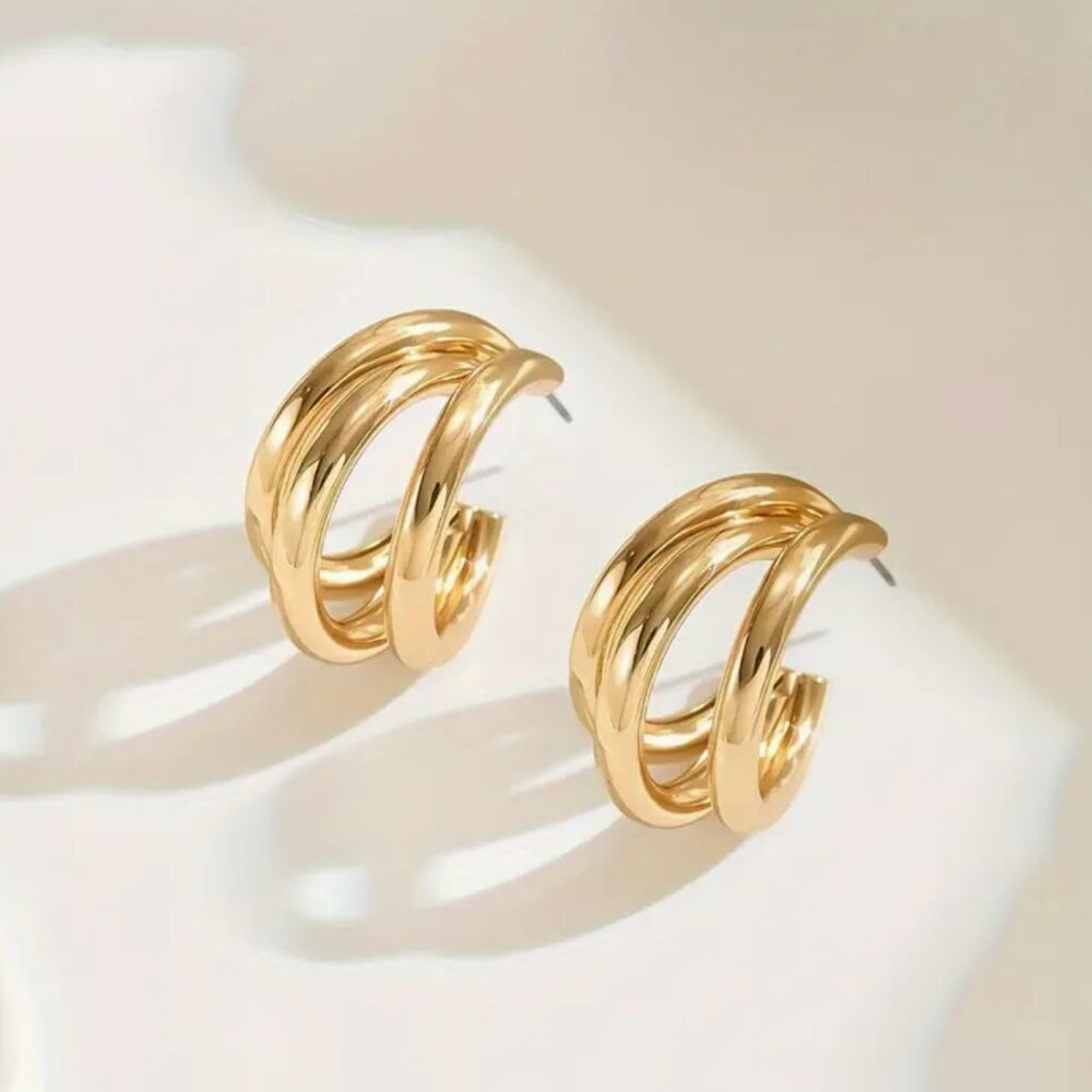 1 Pair of Chic Golden-Toned Geometric Triple Hoop Earrings